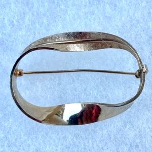 12k Gold Fill Burt Cassell Brooch in twisted oval shape